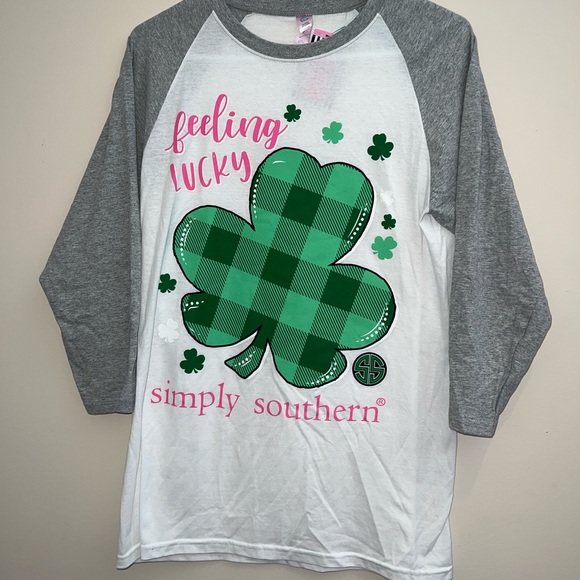 NWT Simply Southern St. Patrick’s Day “Feeling lucky” Holiday Shirt - Picture 1 of 4